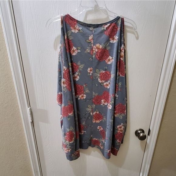 Signature Studio rose floral cold shoulder sweatshirt size 3X - Picture 3 of 6